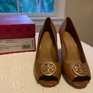 Tory Burch Benton 2 85MM Peep toe wedge